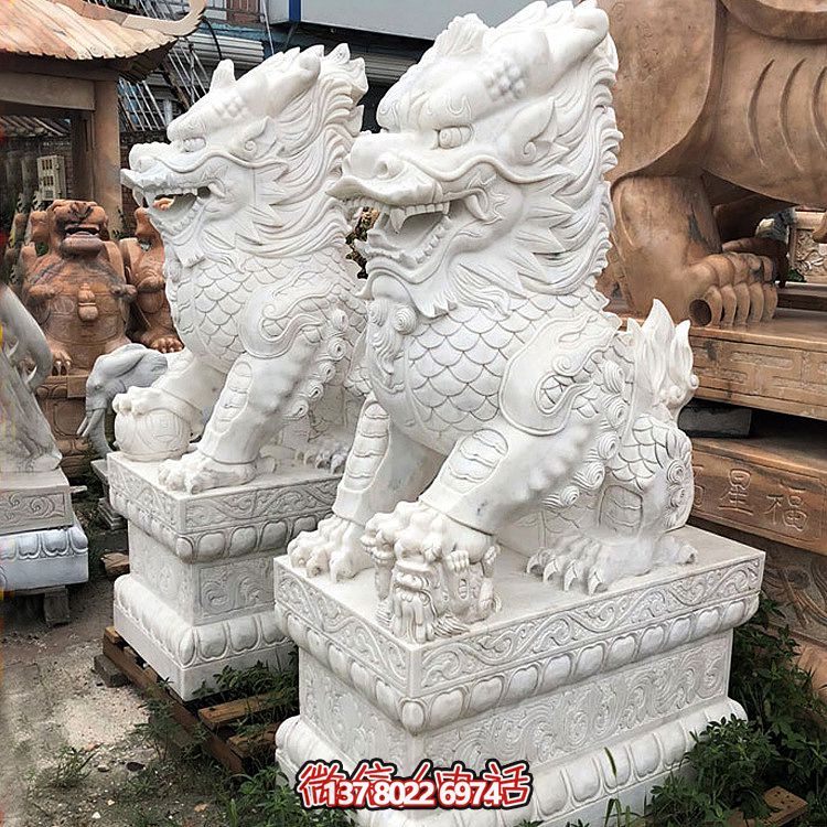 大型漢白玉石雕麒麟雕塑，為您的庭院門(mén)口增添獨(dú)特景觀(guān)