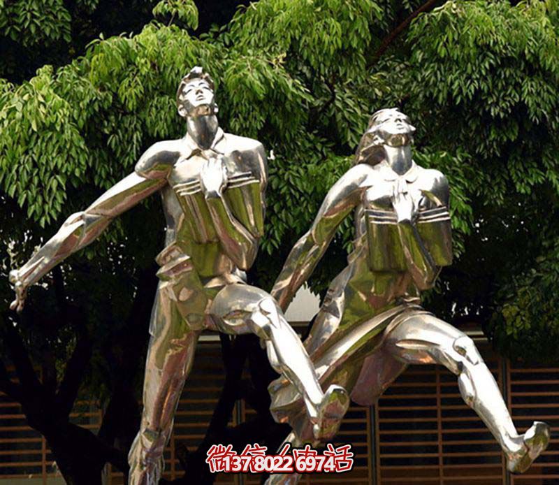 不銹鋼操場雕塑，鏡面反射跑步樂趣