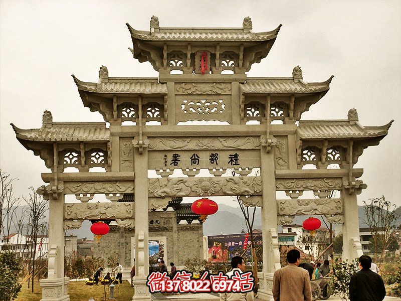 鏤空三門牌坊，點(diǎn)綴城市廣場(chǎng)