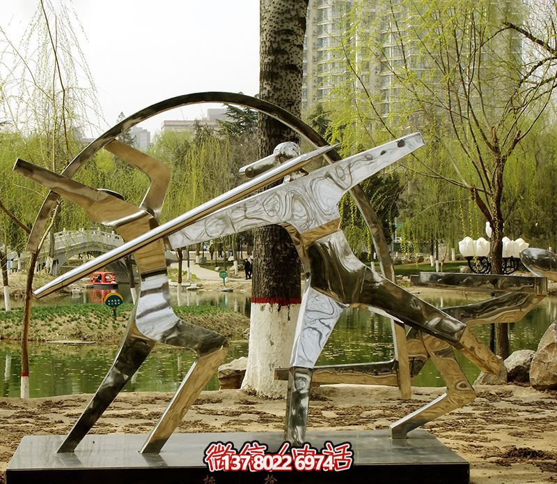 不銹鋼鏡面標槍雕塑——精致、創(chuàng)意、華美