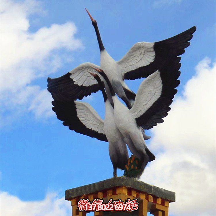 大型玻璃鋼仿真仙鶴雕塑，為公園廣場(chǎng)擺放