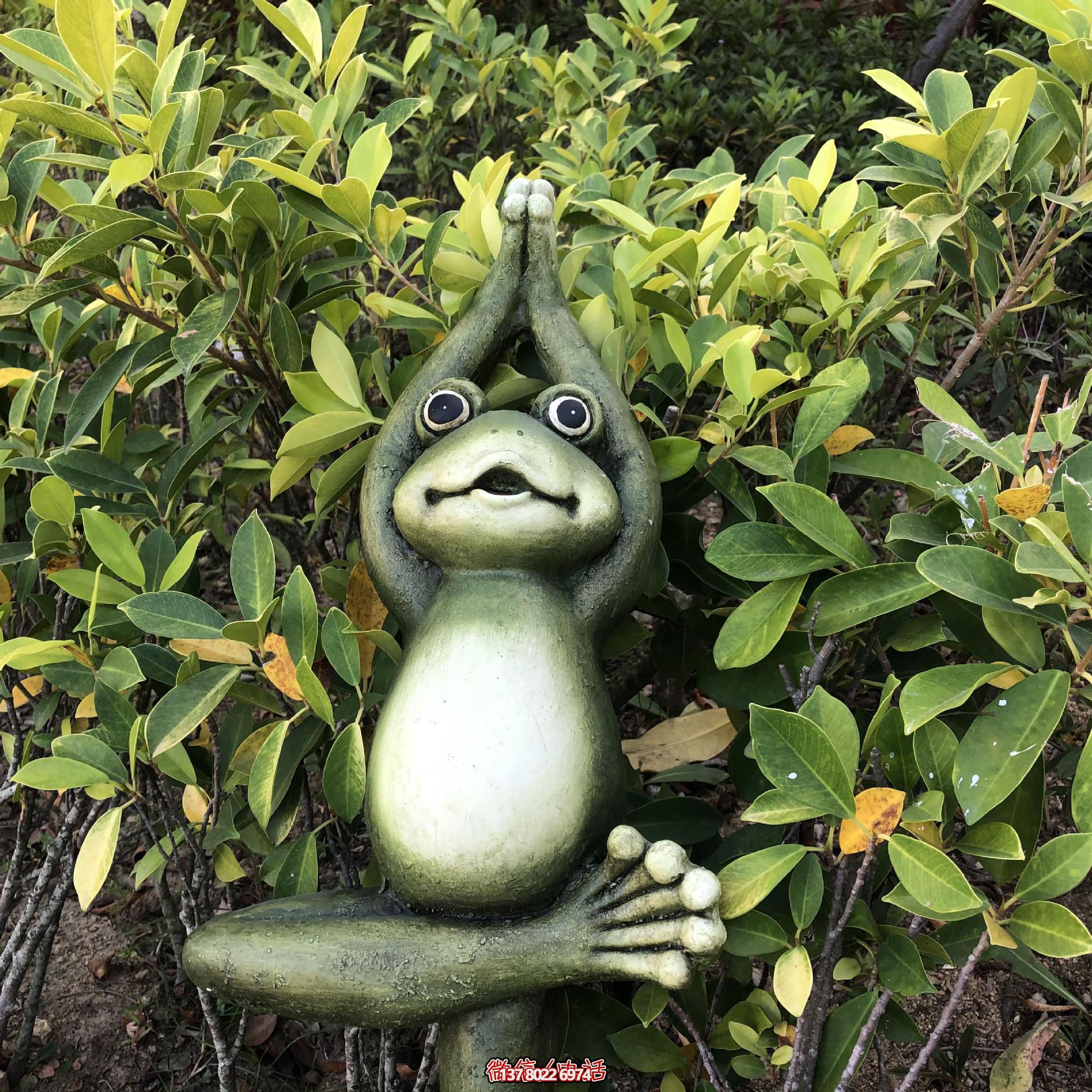 景區(qū)玻璃鋼個性青蛙雕塑