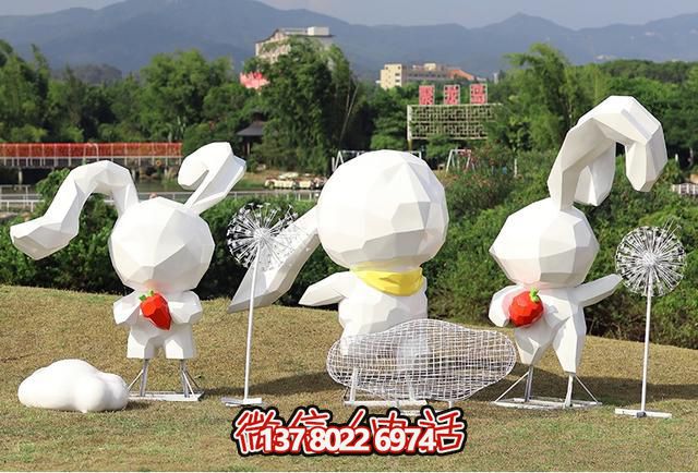 不銹鋼塊面雕塑——網(wǎng)紅雕塑，造型新穎，富有活力。